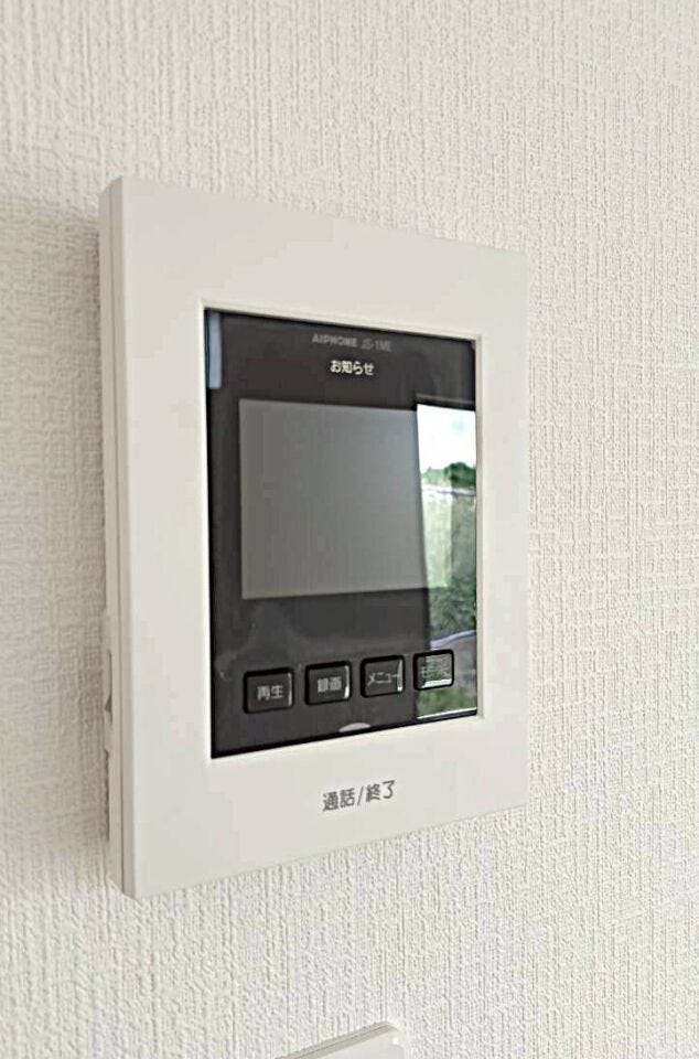 訪問者の顔が見える、防犯性の高いTVモニタ付きインターホンです