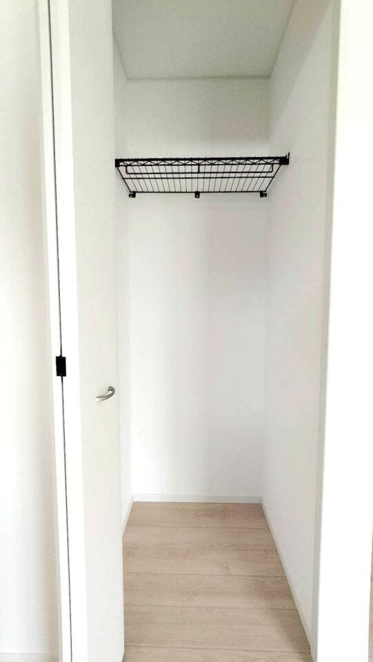 ちょっとした荷物を置いておける収納スペースです
