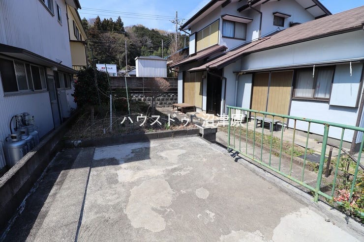 ガレージの上部分、布団干しを用意して快晴時には布団干し