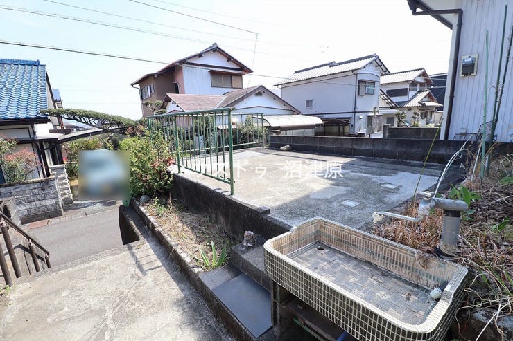 ガレージの上部分、布団干しを用意して快晴時には布団干し