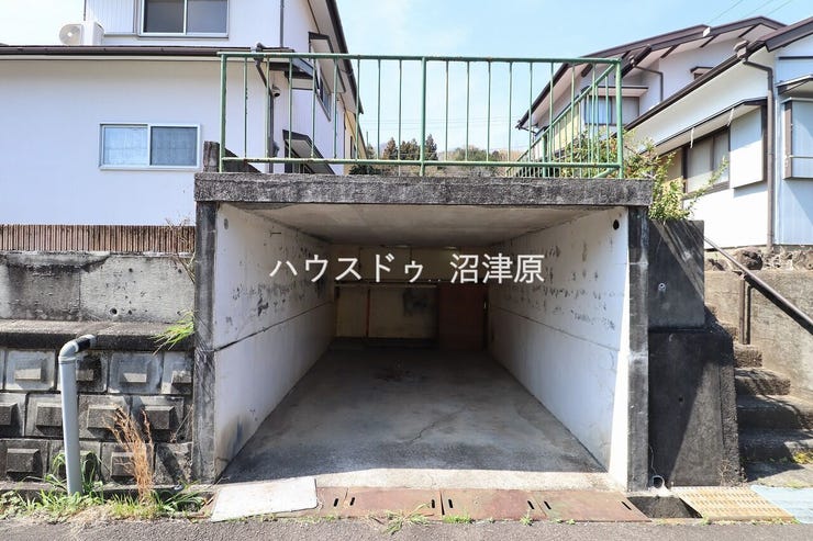 シャッター無、ガレージタイプの駐車場