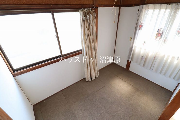 和室の隣にある納戸