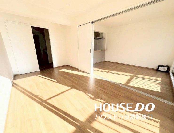 洋室①
扉を開けるとリビングとつながって広々と使っていただけます!