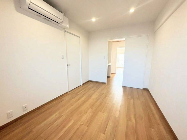 洋室② 6帖
ウォークインスルークローゼット付きです!