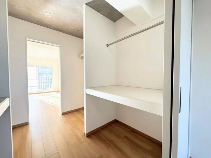 ウォークインスルークローゼットです!
4.5帖