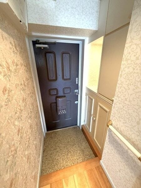 靴箱の上にカギや飾りなどを置ける、使い勝手の良い玄関です