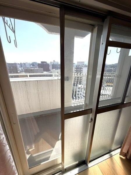 サッシが二重になっているので、騒音防止にもなります!