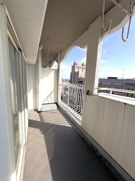 洗濯物を干したり、日光浴ができるバルコニーです