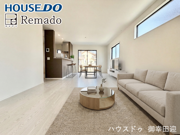 【リビング】
■家族の笑顔が集う中心地■お気に入りの家具を迎え、窓からは心地の良い光が差し込みます。※CGで家具を配置しています。