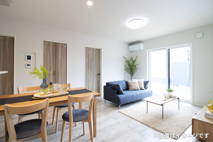 写真はイメージです。
16帖のLDKは、ソファやダイニングセットを置いても圧迫感がありません。