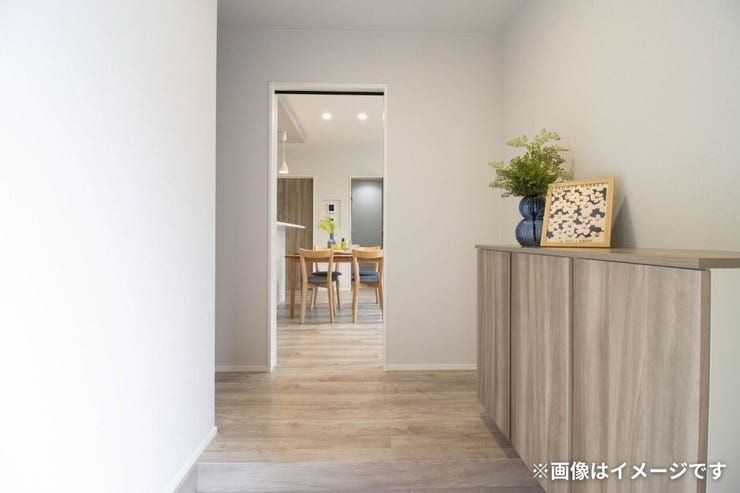 写真はイメージです。
玄関には、シューズボックスを設置しております。