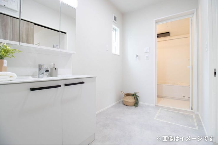 写真はイメージです。
洗面&脱衣一体で動線スッキリ?
毎日の身支度や家事がぐっとラクに!