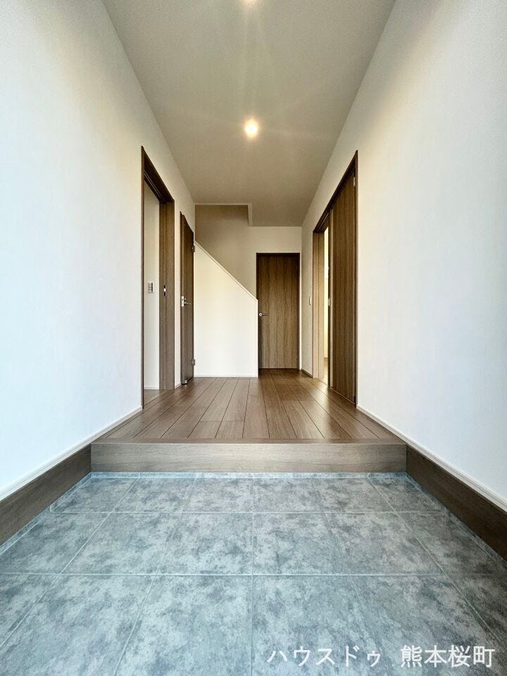 ■「しまう」が叶える美しい玄関■大容量のシューズボックスがあることでいつも整理された、気持ちの良い「家の顔」を保てます。