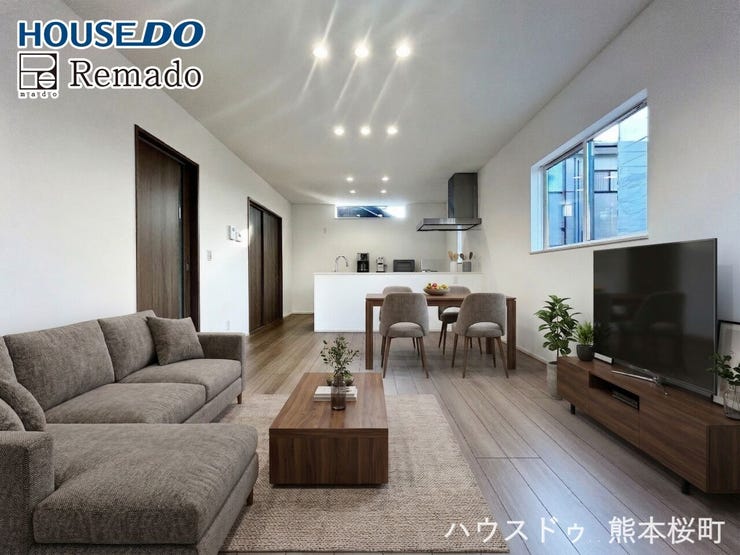 ■家族の笑顔が集う中心地■お気に入りの家具を迎え、窓からは心地の良い光が差し込みます。※CGで家具を配置しています。