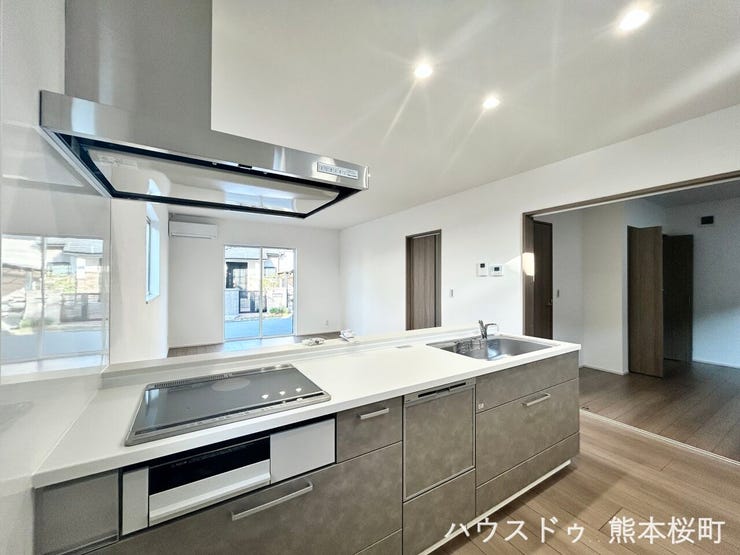 ■家族の「美味しい」が集まる舞台■高い機能性と美しいデザインを両立。料理する人も、待つ人も、笑顔になれる場所です。