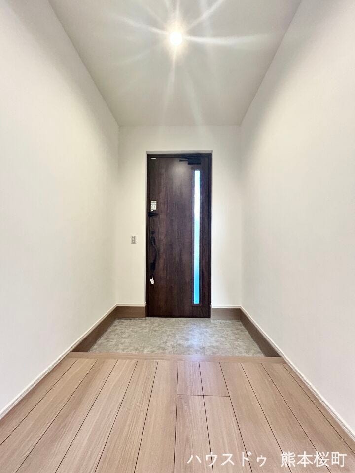 ■「ただいま」の安堵をくれる場所■訪れる人を迎え入れ、帰るたびにホッと一息つける、明るく機能的なエントランス。