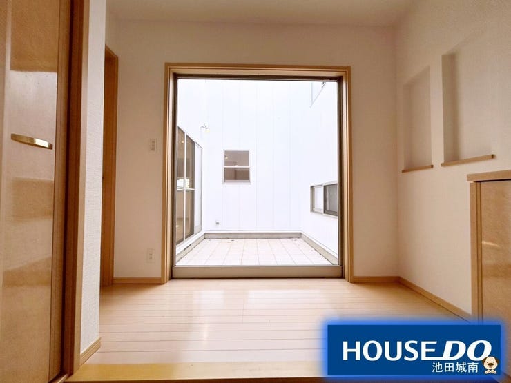 玄関入ると中庭出現♪♪この間取りは映えますね♪♪