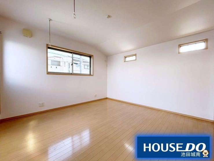 上部の窓からの採光は明るさ確保できます♪♪