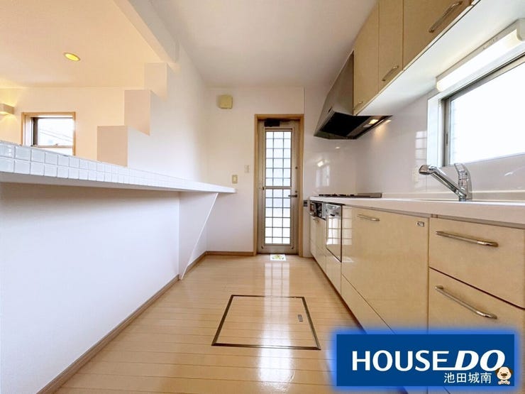 掃き出し窓のある開放的な広々キッチン空間♪♪