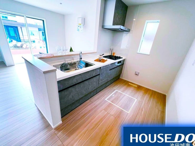 キッチンの窓は明るくてお料理が楽しくなります♪♪