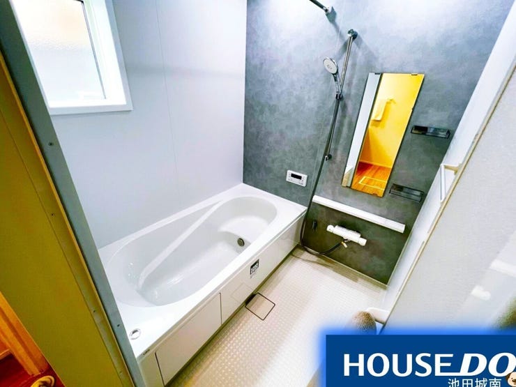 窓のある浴室です♪♪