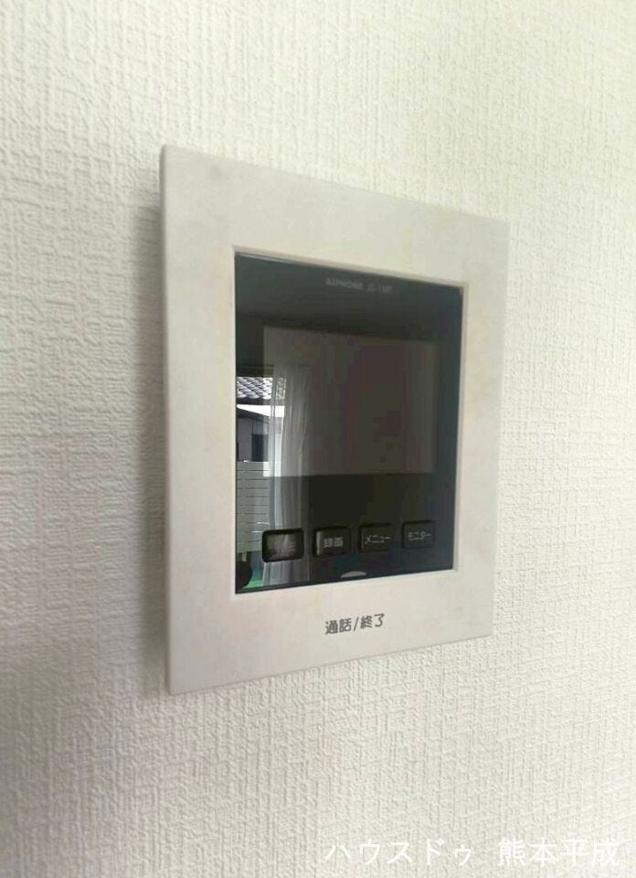 訪問者の顔が見える、防犯性の高いTVモニタ付きインターホンです