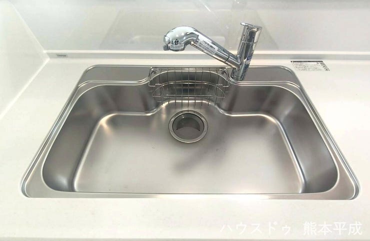 耐久性が良く、お手入れがしやすいステンレスのシンクです