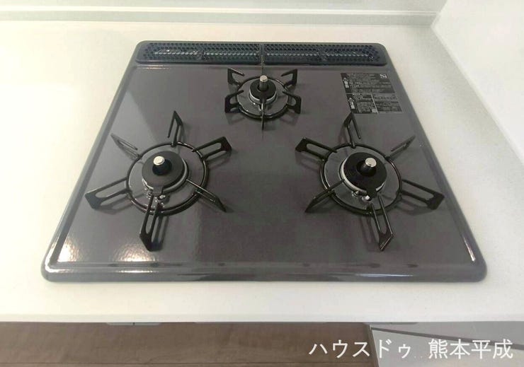 効率よくお料理ができる3口コンロで、複数の料理を同時並行して調理できます