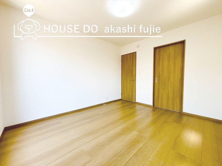 お掃除もラクチンなフローリングのお部屋です