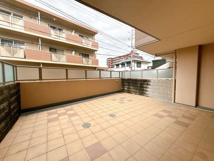 テラスは雨の日の洗濯物も安心です。