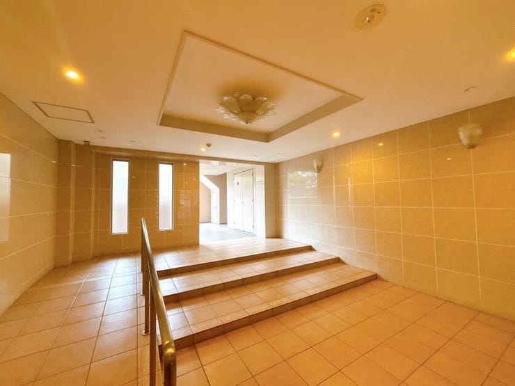 エントランスもきれいに管理されております。