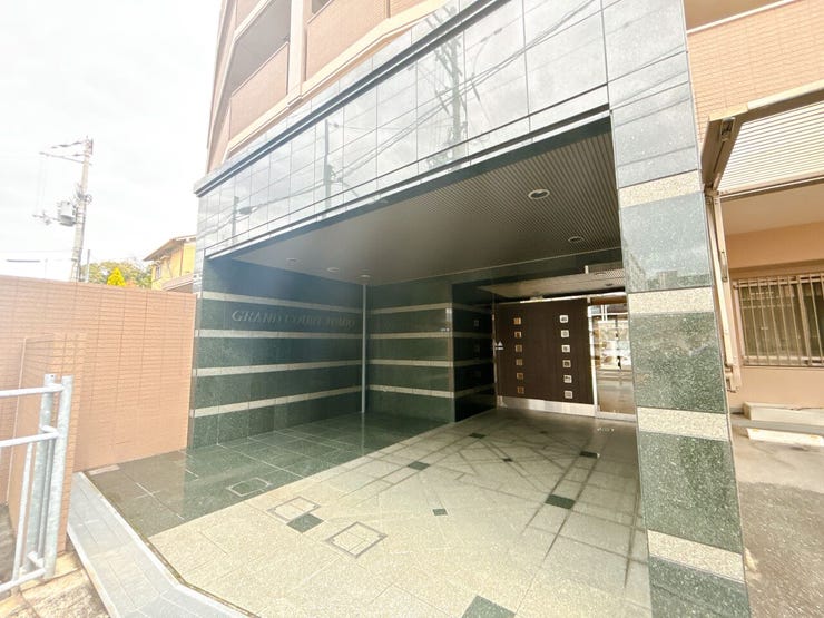 スーパーやコンビニ、幼保・小学校など生活利便施設が充実した立地です。