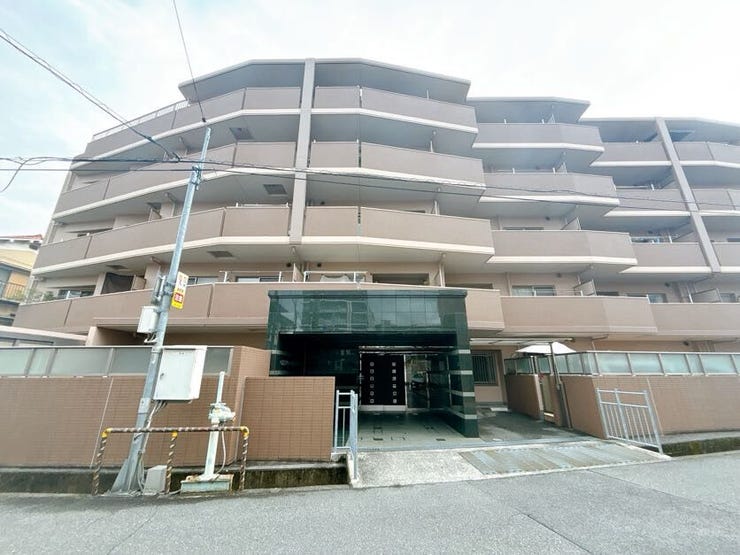 静かで落ち着いた閑静な住宅地です。
子育て世代の生活環境としても最適です◎