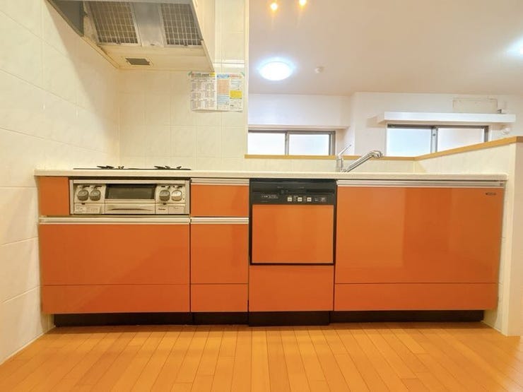 カウンターキッチンなので、お料理をしながらリビングを見渡すことができます◎