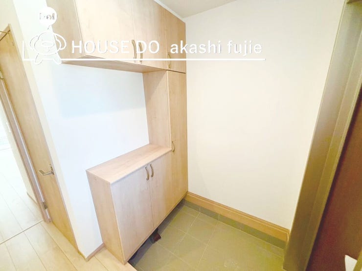 玄関には靴箱収納つき