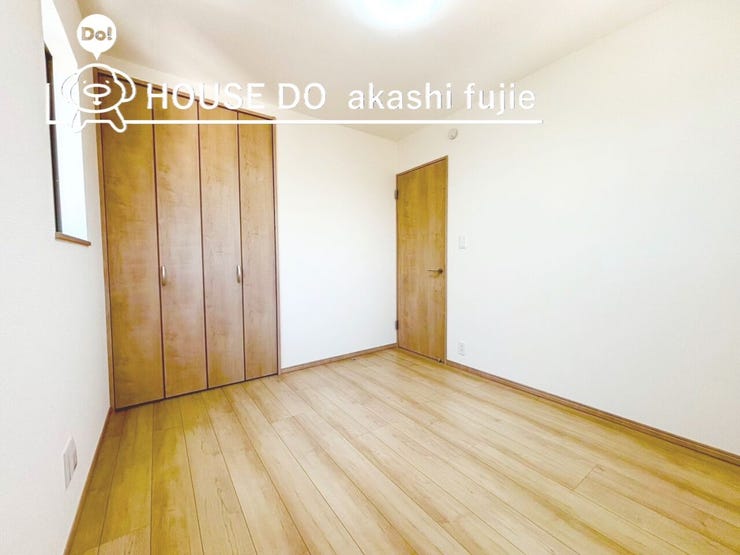 お掃除もラクチンなフローリングのお部屋です