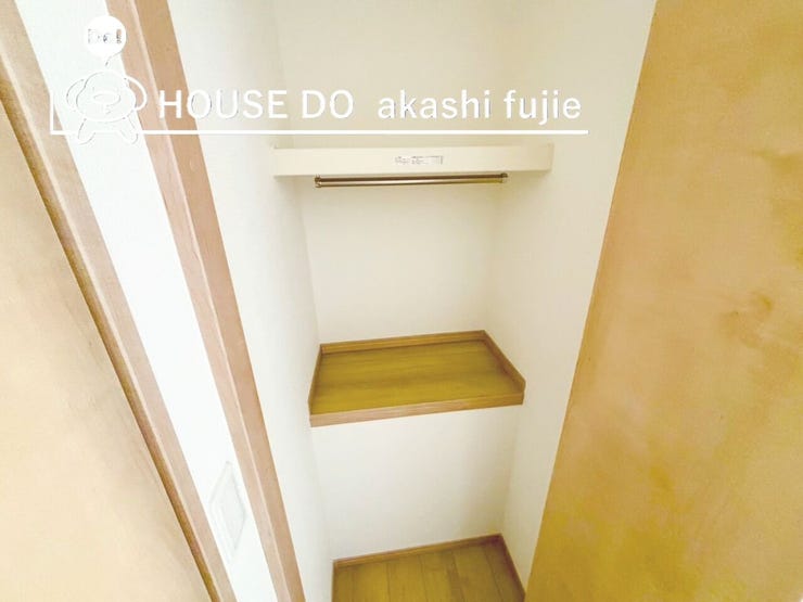 棚付きの収納スペース