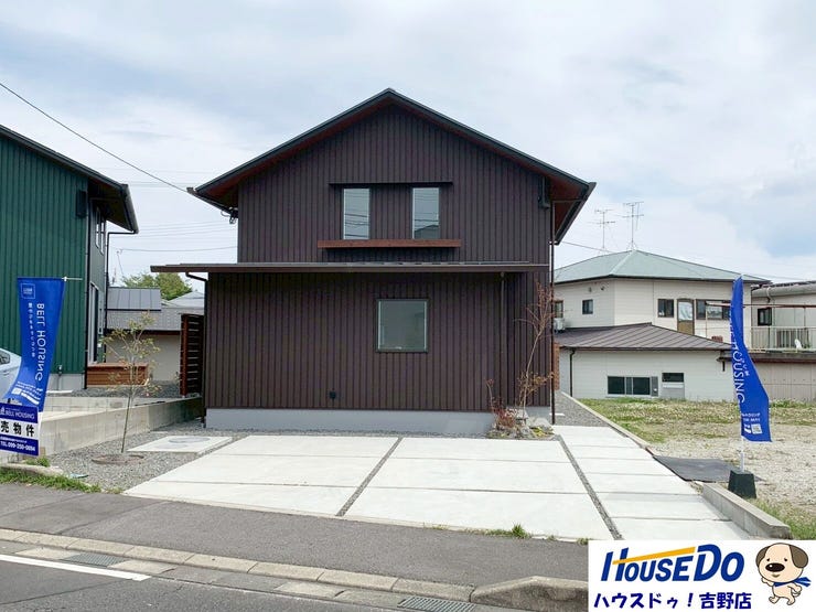【外観】
内覧可能です、お気軽にハウスドゥ吉野店へお問い合わせ下さい。