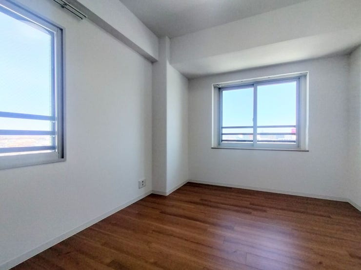 洋室7.0帖 クローゼットも付いた明るい室内です♪