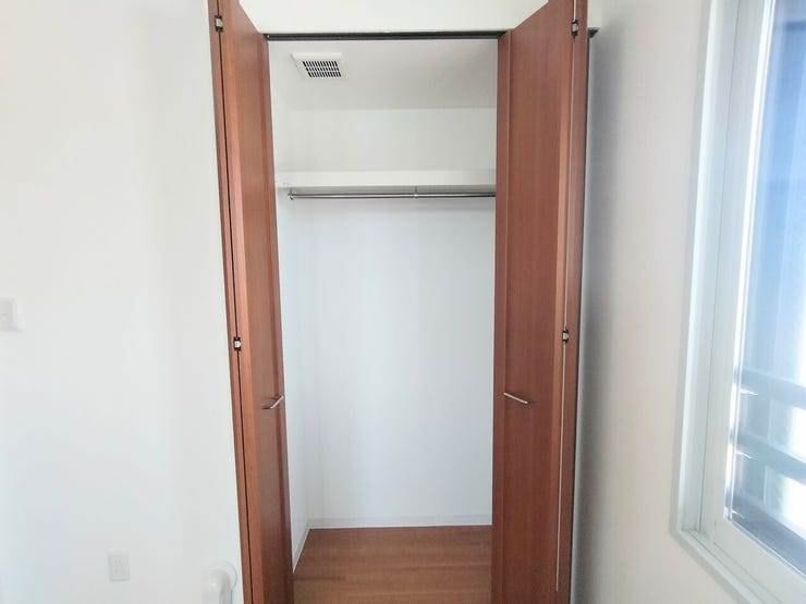 洋室7.0帖 クローゼットも付いた明るい室内です♪