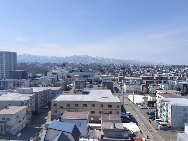 バルコニー11.49㎡ 西向きのバルコニーからは10階ならではの眺望が望めます!