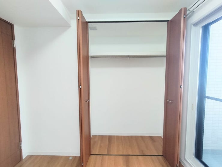 洋室5.0帖収納 棚付きで色々な用途で使える収納です。