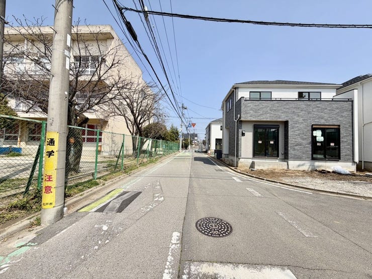 少し歩きますが、南流山駅も利用可能な立地!周辺にはスーパー等々生活便利な施設がそろっています!