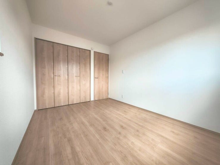 【Bedroom】主寝室や子ども部屋、在宅ワークにも使える洋室。暮らしに合わせて自由にレイアウトできます。