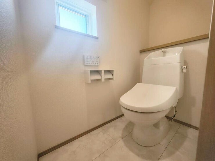 【Toilet】清潔感があり、落ち着いたデザインのトイレ。家族みんなが快適に使えます。