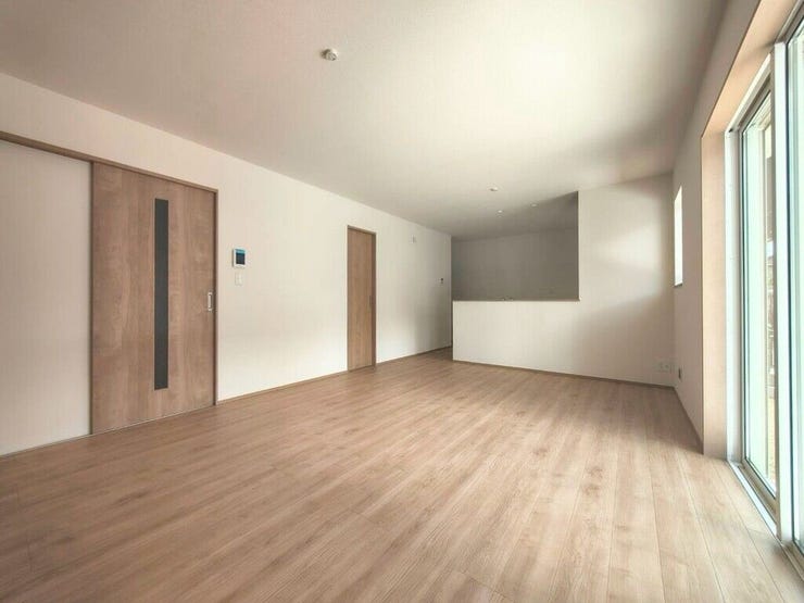 【Living】家族が集まりやすい場所で、くつろぎと会話が自然に生まれます。