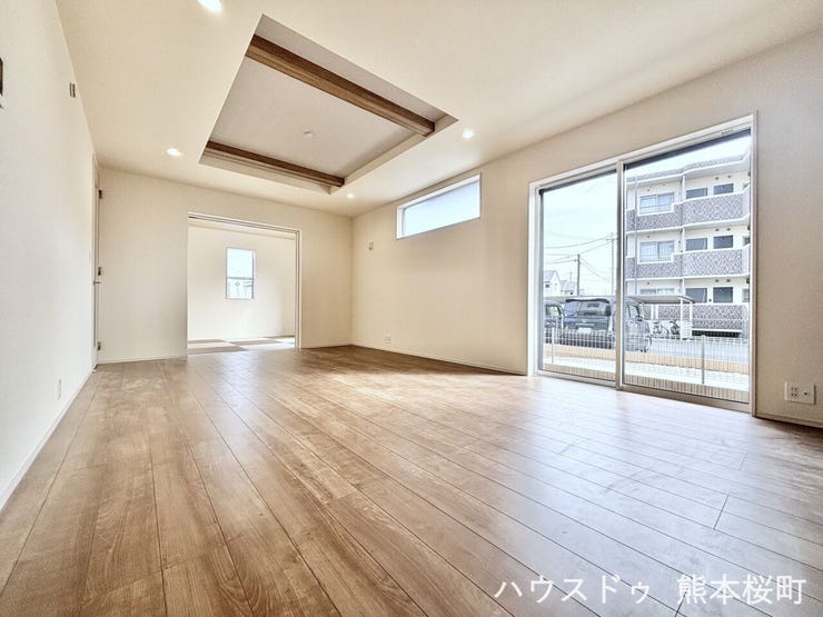 ■安らぎと笑顔の中心地■陽光が優しく降り注ぎ、会話が自然と弾む。ここでは、毎日が特別な時間へと変わります。