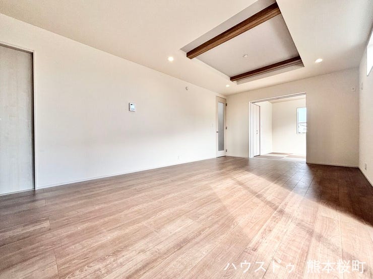 ■安らぎと笑顔の中心地■陽光が優しく降り注ぎ、会話が自然と弾む。ここでは、毎日が特別な時間へと変わります。