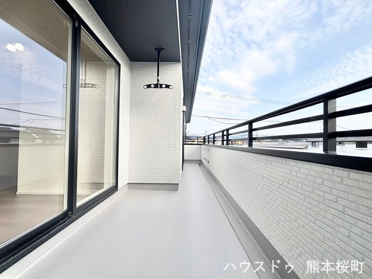 ■空の下の開放的な特等席■日光浴や読書、外の空気を感じながらリフレッシュ。暮らしを豊かにする、もう一つの心地よい空間です。