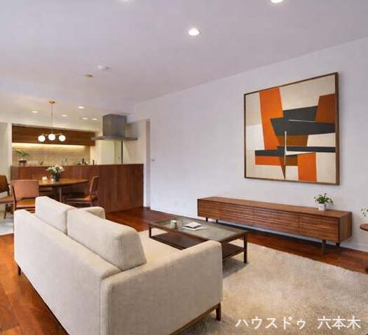 広がりのあるレイアウトに加え、家具配置もしやすく、日常を心地よく彩る居住性の高い空間です。